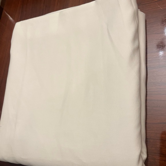 Prescott Fine linen King size Flat sheet! Firm Price - Picture 14 of 15